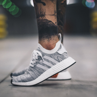 现货Adidas 三叶男女NMD BOOST R2斑马噪音跑步鞋 BY9409