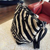 软皮手提桶女2018港风新款 斑马纹单肩女潮 百搭斜挎大