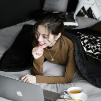 范店 ins简约抱枕毯子被子简约两用办公室汽车沙靠枕靠垫空被