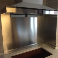 定制304厨房灶台挡油板 厨房油烟挡板防油烟贴纸板拢烟罩挡油板