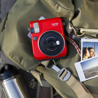 富士FUJIFILM拍立得instax Mini 70系列 一次成像 生日礼物 胶片相机 仅相机 烈焰红