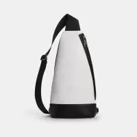 男士经典单肩包耐磨稳固设计宽敞透气适合高大身材