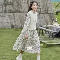 [2件8.8折]唐狮年夏新款长袖碎花连衣裙女长款白色针织马甲宽松两