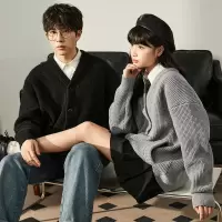 [3件8.5折135.9元,叠加优惠券]唐狮春季新款情侣毛衣男女v领复古日系宽松学生外套百搭开衫