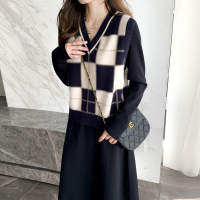 唐狮秋冬款女方格毛衣V领针织背心黑色百搭时髦两套PO