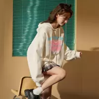 [2.5折价104元]唐狮秋季新款女连帽前胸小猫剪影卫衣百搭减龄潮流时尚韩系