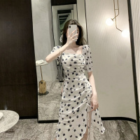 2021年夏季新款法式方领女神范气质开叉白色碎花连衣裙设计感小众威珺