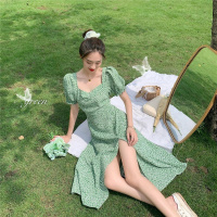 法式方领碎花连衣裙女装2021夏季新款韩版气质显瘦开叉泡泡袖裙子威珺