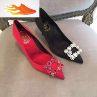 FISH BASKET方扣单鞋女2019新款尖头女鞋绸缎5cm高跟鞋细跟婚纱红色新娘婚鞋