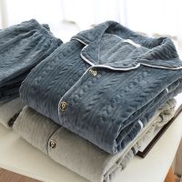 男士法兰绒睡衣秋冬季长袖开衫加厚保暖珊瑚绒可外穿家居服加大码威珺