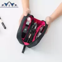 网红化妆包ins风超火小号女便携旅行化妆袋简约随身化妆品收纳包 三维工匠