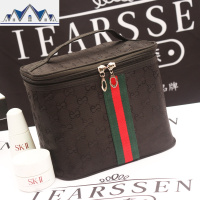 网红大容量化妆包超火大小号便携收纳包可爱女随身简约包旅行防水 三维工匠