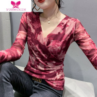 YUNWUXIN性感交叉V领网纱长袖T恤女欧货花色印花上衣洋气修身显瘦打底小衫