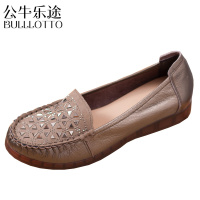 公牛乐途2021软底鞋真皮女妈妈单鞋防滑舒适平底中年妇女百搭皮鞋牛筋底休闲鞋