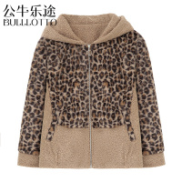 公牛乐途2021秋冬季新款中老年女装短款加绒开衫衣服高贵中年妈妈装连帽外套