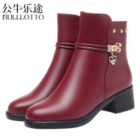 公牛乐途妈妈棉鞋真皮软底2021年新款秋冬季加绒女靴子中跟中老年女士皮鞋