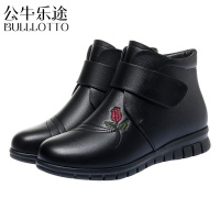 公牛乐途妈妈鞋冬季加绒保暖短靴2021新款真皮中老年平底皮鞋平跟软底女鞋