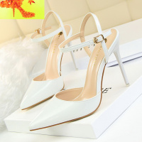 欧美2019春夏新款尖头鞋漆皮金属凉鞋OL细跟高跟鞋一字扣单鞋女银  简畅