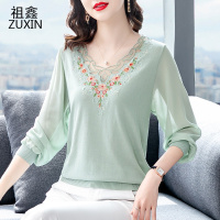 祖鑫2021中年妈妈减龄绣花秋季装上衣长袖百搭宽松遮肚子针织毛衣打底衫女