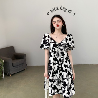 恋名媛孕妇装潮洋气2021夏季复古时尚款v领碎花泡泡袖赫本风连衣裙辣妈孕妇裙