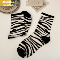 YUNWUXIN韩版斑马条纹奶牛斑点中筒袜可爱网红日系学院风休闲运动长筒袜子袜子