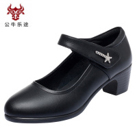 公牛乐途妈妈鞋软底舒适女春秋款单鞋2020新款中年真皮一字扣中跟春季皮鞋
