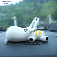 享动一路平安鹿汽车摆件个性创意汽车用品车内饰品可爱车载男女陶瓷 陶瓷白鹿--防滑垫