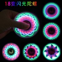新款电镀三叶18变36变led闪光指尖陀螺 闪字发光手指陀螺减压玩具