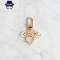 ins风定制款简约英文字母珍珠爱心钥匙扣挂件airpods挂饰情侣配饰 FISH BASKET