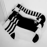 Ideamini10双装星星黑白条纹情侣袜子中筒棉袜个性潮袜三条杠学院复古男女袜子