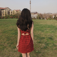 2019流行裙子女夏装后背系带显瘦格子少女心机露背吊带度假连衣裙