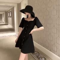 2019流行夏天裙子法式小众赫本风小黑裙复古方领短袖A字连衣裙女