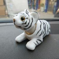 净也汽车用品摆件摇头小老虎车内仪表台装饰摆设可爱小动物小白虎摆件