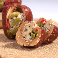 湛航 枣夹核桃大红枣夹核桃仁葡萄干抱抱果干果