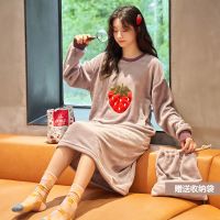 睡裙女秋冬季珊瑚绒长袖长款过膝家居服宽松睡衣女加厚保暖法兰绒