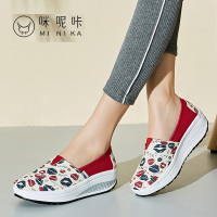 咪呢咔老北京布鞋女春季新款厚底摇摇鞋透气一脚蹬内增高懒人鞋女