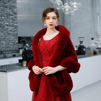 热卖新娘婚纱披肩2019冬季新款韩版结婚礼服外套大码胸针加厚保暖披肩