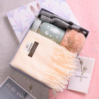 热卖生日围巾礼盒装冬季送闺蜜女朋友妈暖心伴手礼围巾手套三件套