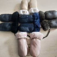 热卖婴幼儿童手套皮毛一体羊毛宝宝手套冬季保暖挂绳连指小手焖子