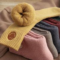 笑脸袜子女中筒ins潮百搭秋冬季加厚款加绒保暖冬天羊毛毛巾长袜