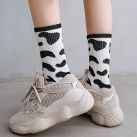 条纹袜子女中筒袜ins潮黑色秋冬季牛奶日系纯棉白色运动街头长筒