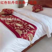 床尾巾锦鲤鱼酒店宾馆床尾蓝色锦鲤绣花床旗家用床围巾民宿主题酒|红色牡丹花尖角-红边 抱枕套+抱枕(羽丝绒)