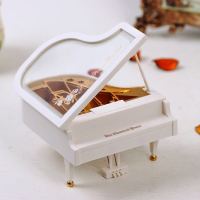创意节日儿童礼物送女生生日礼物跳孩挎包发光八音盒音乐盒M8|2002小号钢琴