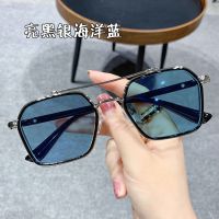 痞帅潮流紫外线2021驾驶镜防新款太阳镜男偏光变色墨镜男开车专用