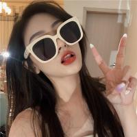 大脸网红jennie同款2021韩版潮白色方框新款太阳镜欧美男墨镜女米