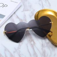 连体大框爱心墨镜女太阳镜欧美街拍男网红款ins无框