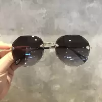 新款无边框网红明星款2021太阳镜大框蛤蟆镜墨镜女眼镜男欧美切边