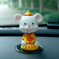 可爱萌宠宝贝摇头小猪老鼠摆件汽车用品车载内饰创意轿车漂男女生 【黄马褂鼠平安吉祥】