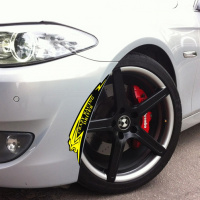 汽车轮眉贴纸划痕遮挡改装黑白色前后轮毂遮盖装饰个性创意刮痕贴 30*8cm黄+黑一对