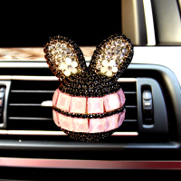 创意镶钻汽车出风口香薰装饰车载车上空调风口香水夹卡通车饰女式 兔耳方钻粉黑